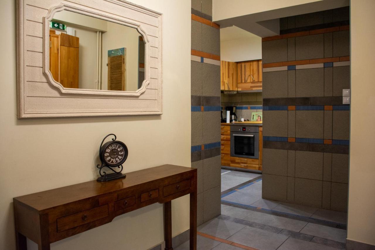 Handcrafted Unique Flat, 200M From The Acropolis Atene Esterno foto